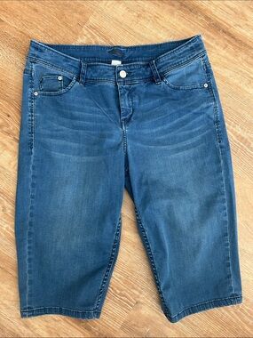 Tommy Bahama Blue Denim clam Digger /Bermuda Shorts